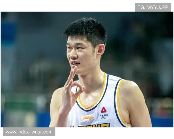 胡金秋二次进攻意识出色 冲抢补篮展现内线活力 胡金秋二次进攻意识出色 冲抢补篮展现内线活力